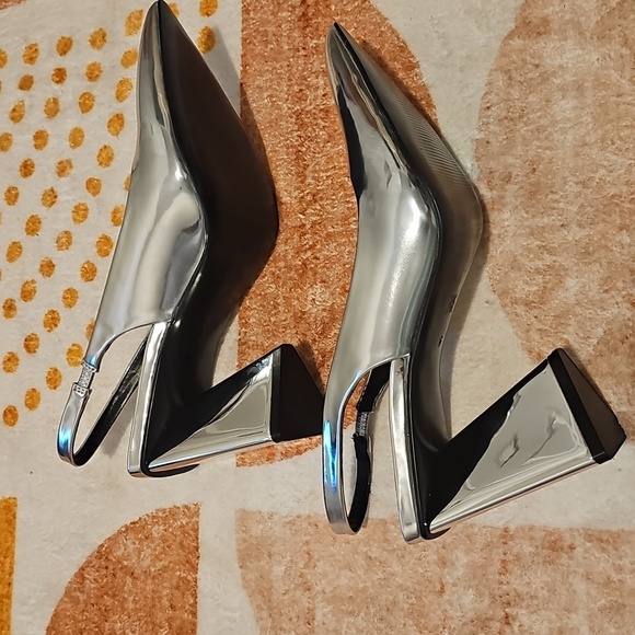 New W/O Box BCBGeneration TRINA Metallic Silver Slingback  Block Heels Sz 6 - Picture 7 of 7